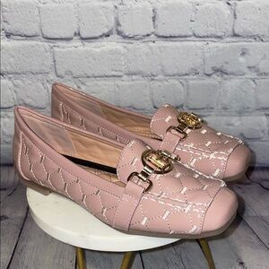 Elegant Pink Loafers with Gold Accent Sz 5/35